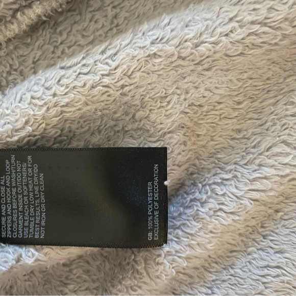 North face gray zip up fleece sweater small/petite pink ribbon edition. - Picture 8 of 8